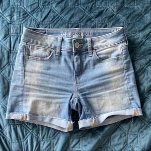 NWOT AEO Light wash short
